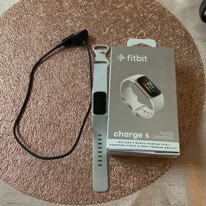 Fitbit charge 5 fitness tracker watch